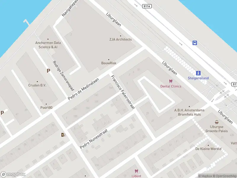 Ambulance met grote spoed naar de Francisco Faleirostraat in Amsterdam