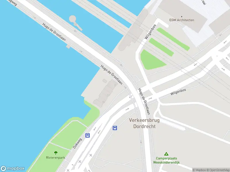 Ambulance met gepaste spoed naar de Dokweg in Dordrecht