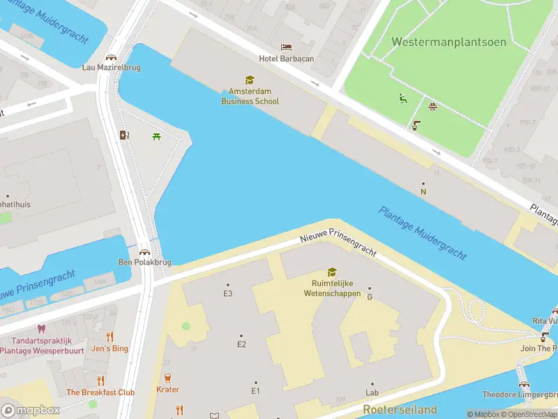 Ambulance met grote spoed naar de Roetersstraat in Amsterdam
