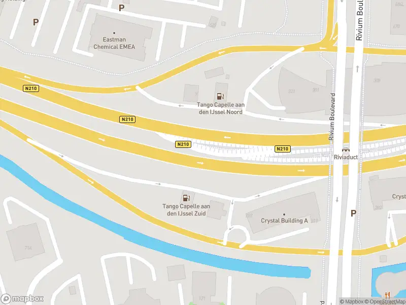 Ambulance met gepaste spoed naar de Abram van Rijckevorselweg in Capelle aan den IJssel