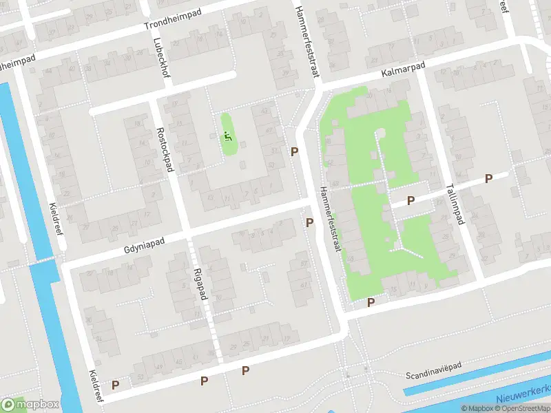 Ambulance met grote spoed naar de Gdyniapad in Rotterdam