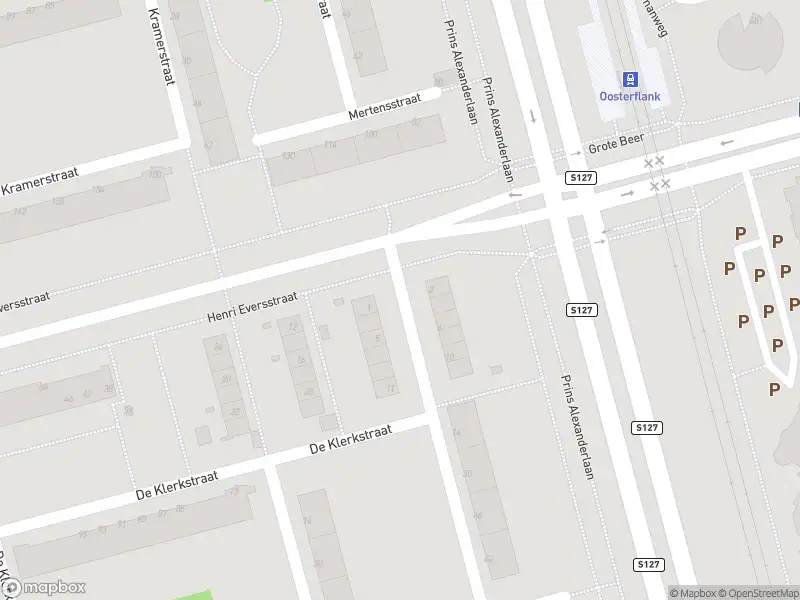 Ambulance met gepaste spoed naar de Viergeverstraat in Rotterdam