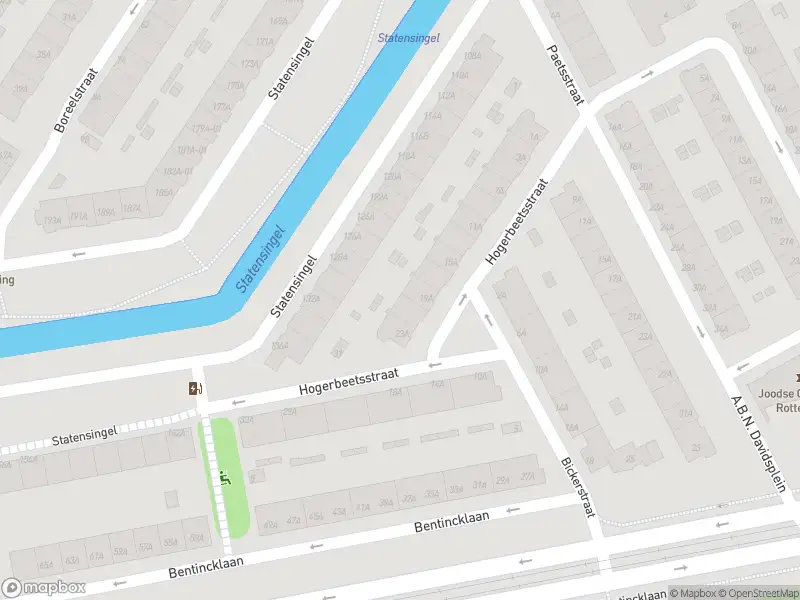 Ambulance met gepaste spoed naar de Hogerbeetsstraat in Rotterdam