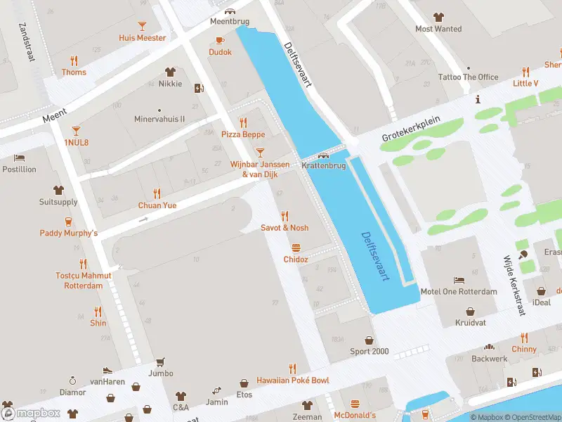 Ambulance met grote spoed naar de Westewagenstraat in Rotterdam