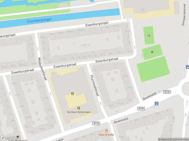 Ambulance met grote spoed naar de Pluimhoefstraat in Rotterdam