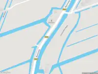 Ambulance met grote spoed naar de Molenweg in Maasland