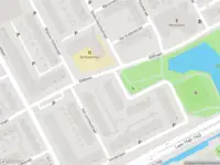 Ambulance met grote spoed naar de Bosboom Toussaintstraat in Maassluis