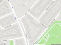Brandweer en politie met gepaste spoed naar de Bronbeeklaan in Arnhem vanwege wateroverlast