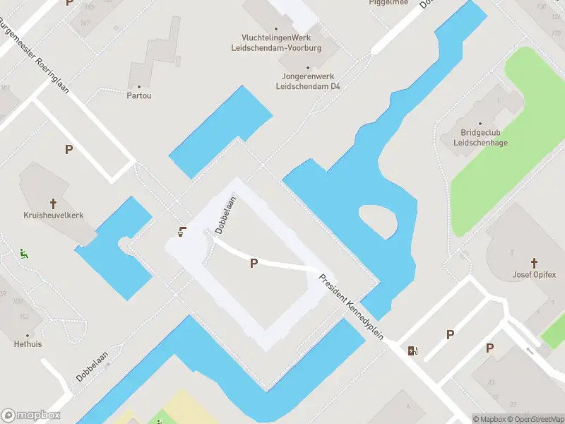 Ambulance met grote spoed naar de Burgemeester van Duyvendijklaan in Leidschendam
