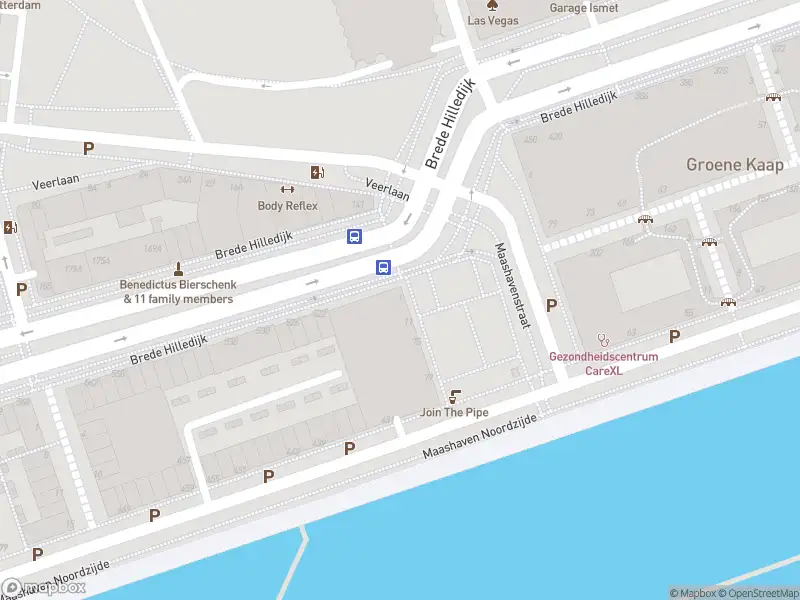Ambulance met grote spoed naar de Maashavenstraat in Rotterdam