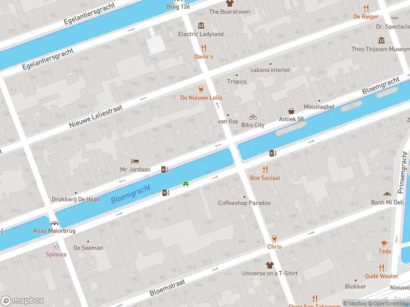 Brandweer met gepaste spoed naar de Bloemgracht in Amsterdam vanwege afhijsen patient