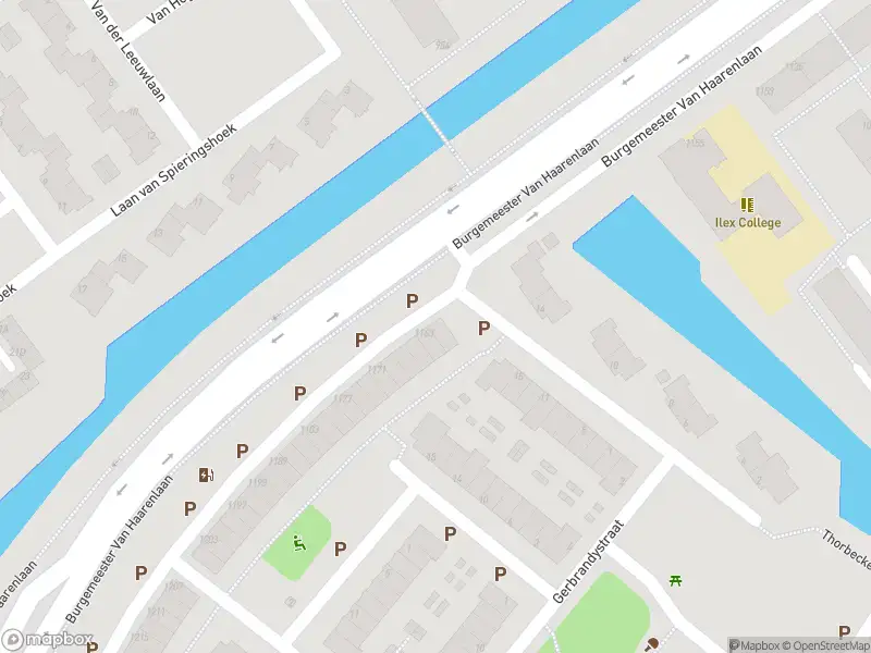 Ambulance met gepaste spoed naar de Burgemeester Van Haarenlaan in Schiedam
