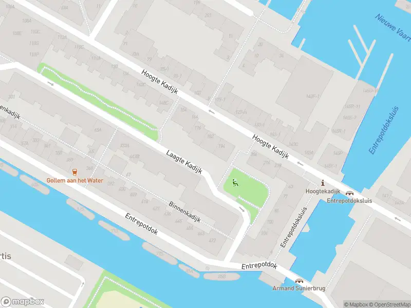 Ambulance met grote spoed naar de Kadijksplein in Amsterdam