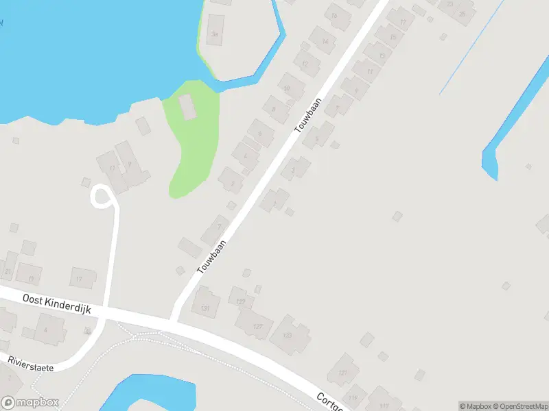 Ambulance met grote spoed naar de Touwbaan in Alblasserdam