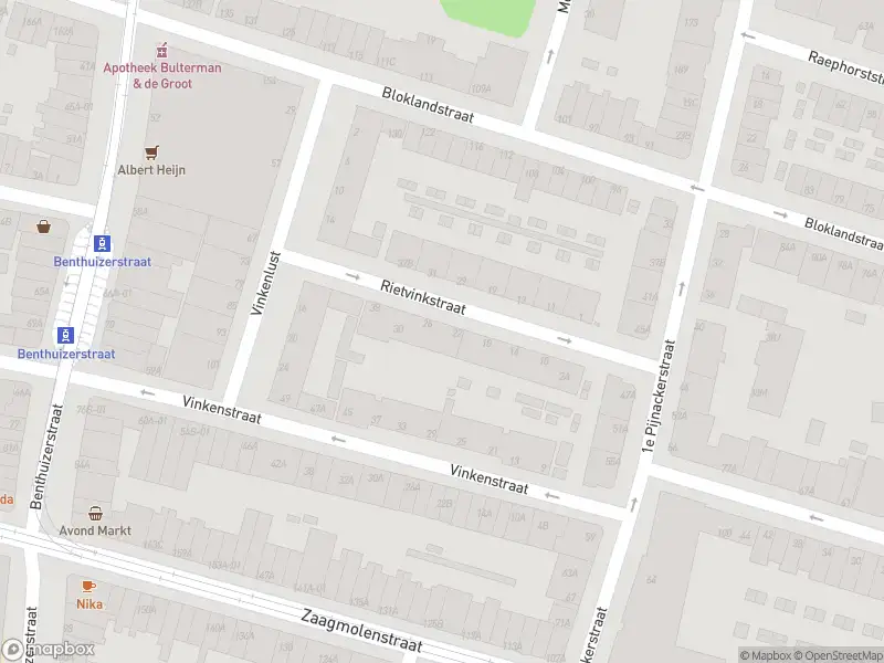 Ambulance met grote spoed naar de Rietvinkstraat in Rotterdam