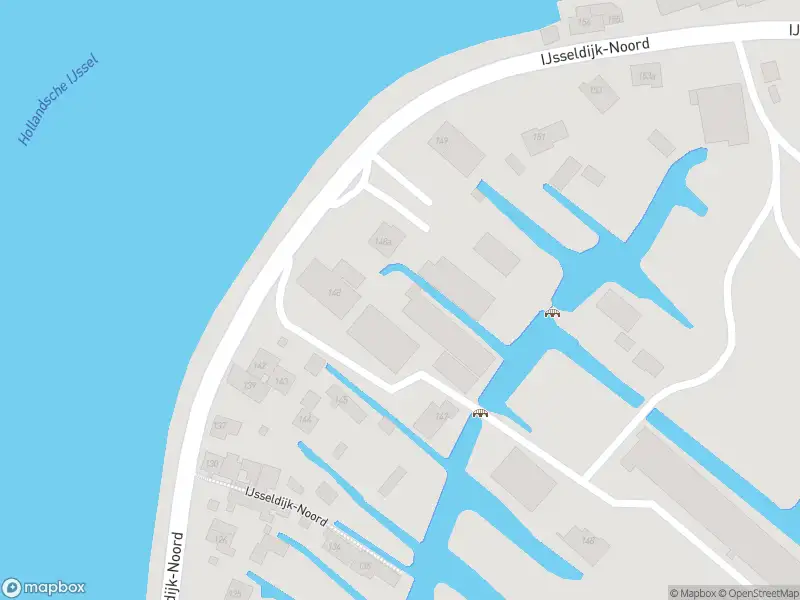 Ambulance met grote spoed naar de IJsseldijk-Noord in Ouderkerk aan den IJssel