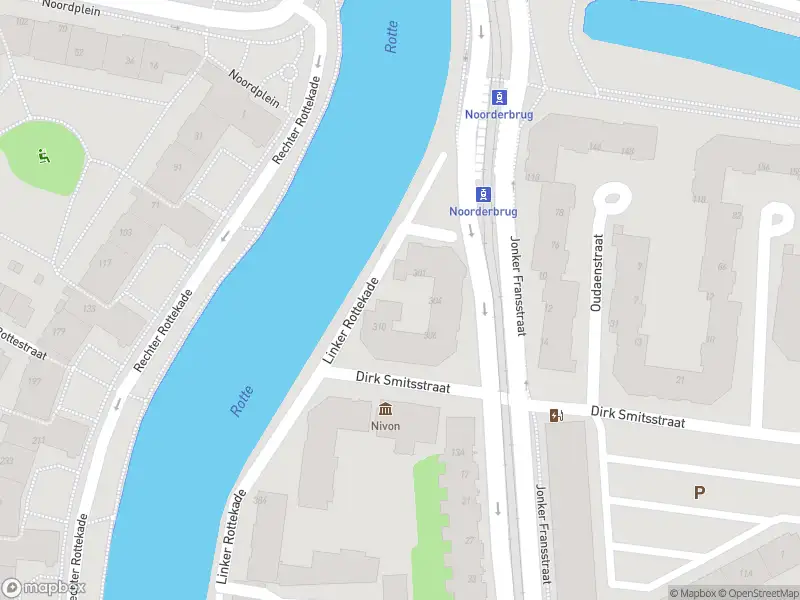 Ambulance met gepaste spoed naar de Linker Rottekade in Rotterdam