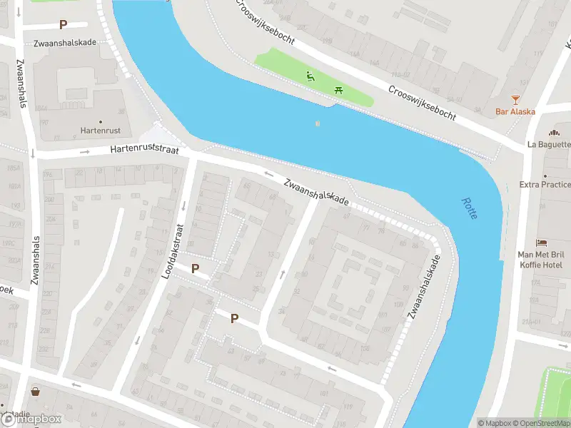 Ambulance met grote spoed naar de Nieuwe Hamelstraat in Rotterdam