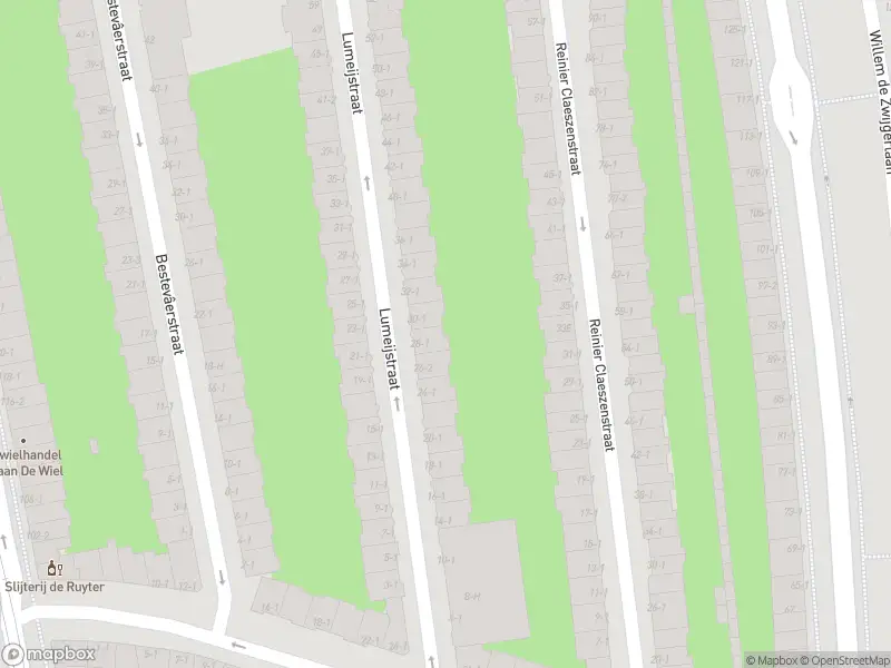 Ambulance met gepaste spoed naar de Lumeijstraat in Amsterdam