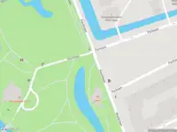 Brandweer met gepaste spoed naar de Willemskade in Rotterdam vanwege een liftopsluiting