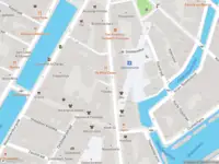 Brandweer met grote spoed naar de Sint Antoniesbreestraat in Amsterdam