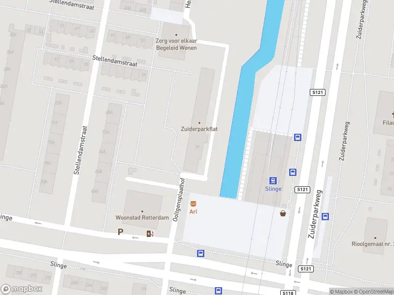Ambulance met grote spoed naar de Ooltgensplaathof in Rotterdam