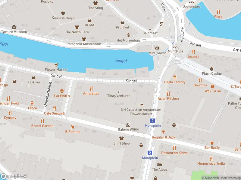 Ambulance met gepaste spoed naar de Reguliersbreestraat in Amsterdam
