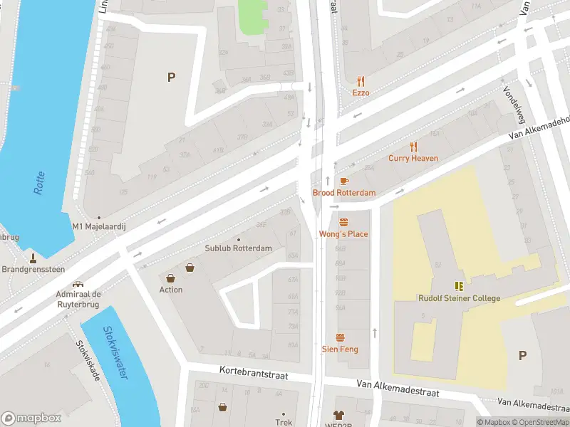 Ambulance met grote spoed naar de Admiraal de Ruyterweg in Rotterdam