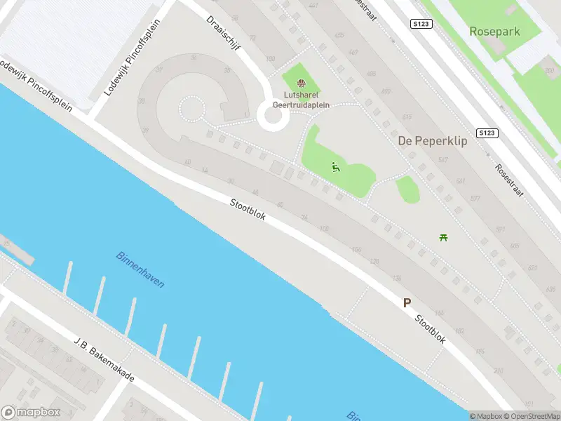 Ambulance met grote spoed naar de Stootblok in Rotterdam