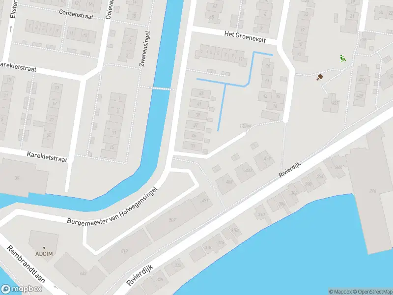 Ambulance met grote spoed naar de Burgemeester van Hofwegensingel in Sliedrecht