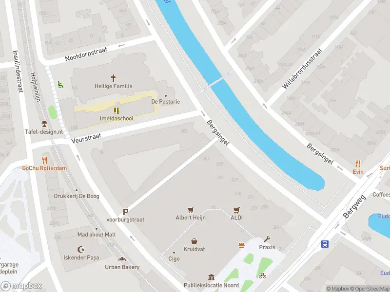Ambulance met grote spoed naar de Bergsingel in Rotterdam
