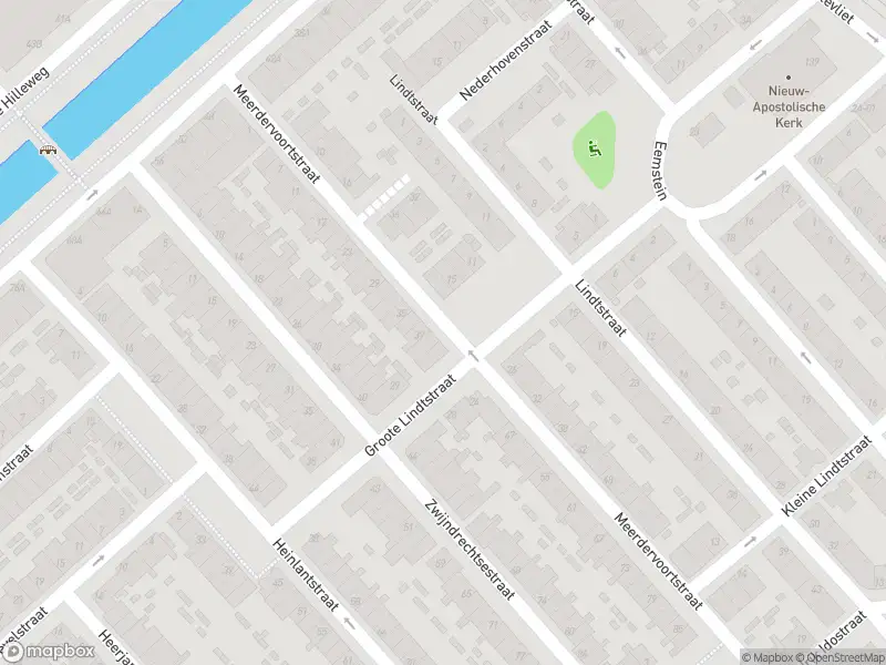 Ambulance met grote spoed naar de Groote Lindtstraat in Rotterdam