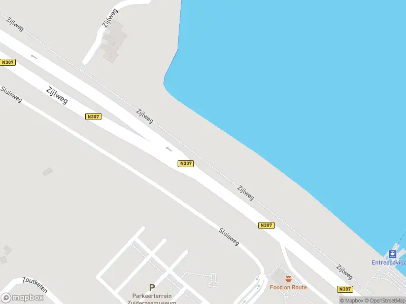 Ambulance met gepaste spoed naar de Sluisweg in Enkhuizen