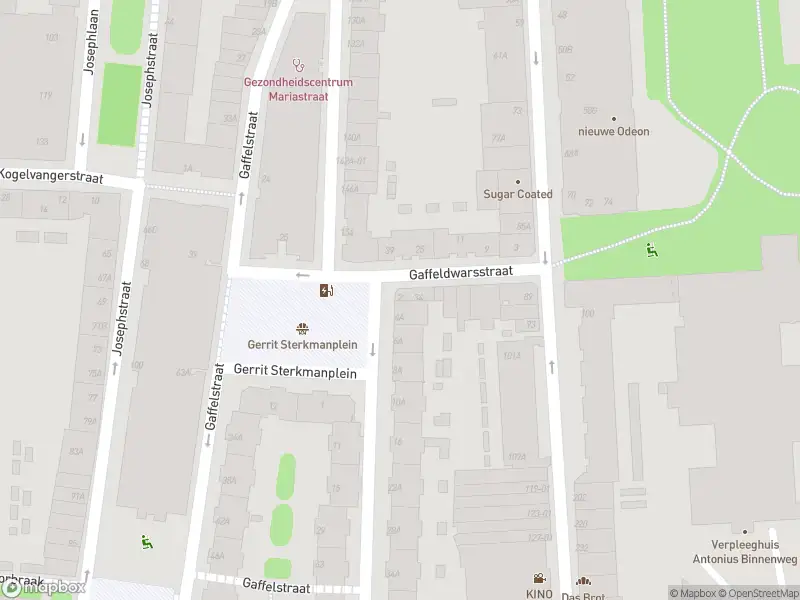 Ambulance met grote spoed naar de Bloemkwekersstraat in Rotterdam