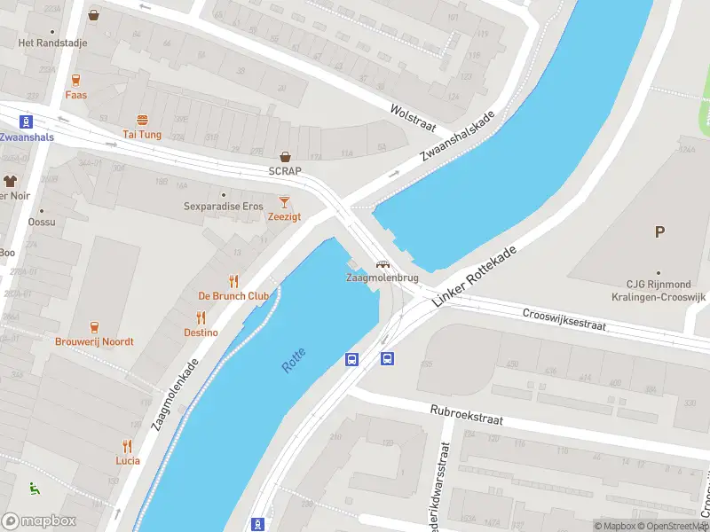 Ambulance met gepaste spoed naar de Zaagmolendrift in Rotterdam