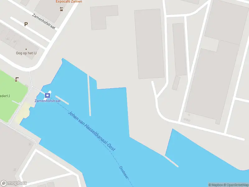 Ambulance met grote spoed naar de Johan van Hasseltweg in Amsterdam