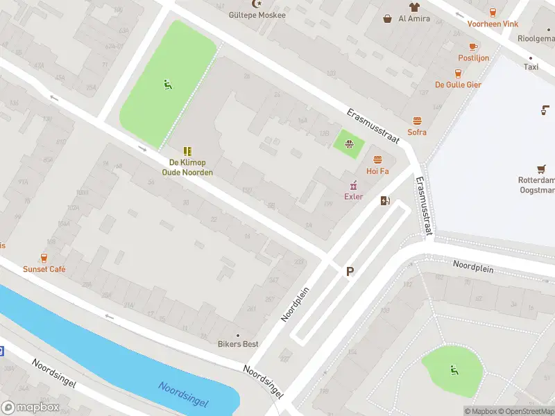 Ambulance met grote spoed naar de Rembrandtstraat in Rotterdam
