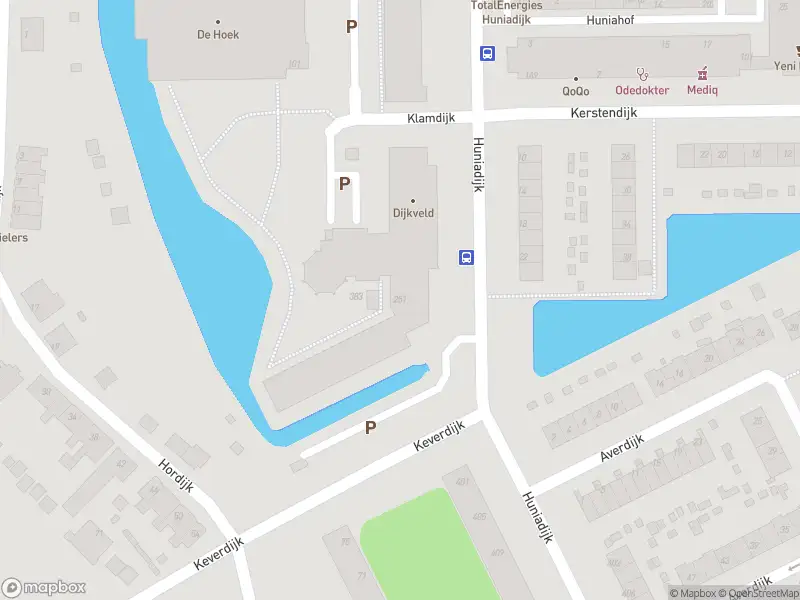 Ambulance met gepaste spoed naar de Huniadijk in Rotterdam