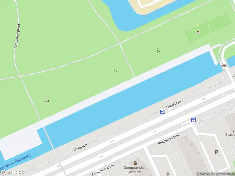 Brandweer met grote spoed naar de Cloekplein in Arnhem vanwege afhijsen patient