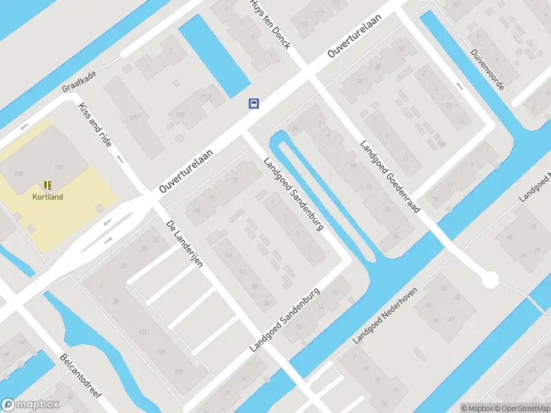 Ambulance met gepaste spoed naar de Landgoed Sandenburg in Krimpen aan den IJssel