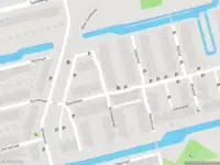Ambulance met grote spoed naar de Senegalhof in Delft
