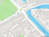 Ambulance met gepaste spoed naar de Gordonstraat in Schiedam