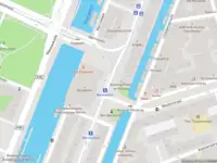 Ambulance met grote spoed naar de Marnixplein in Amsterdam