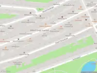 Ambulance met grote spoed naar de Quellijnstraat in Amsterdam