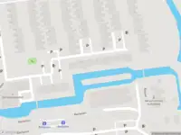 Ambulance met grote spoed naar de Heijermansplein in Schiedam