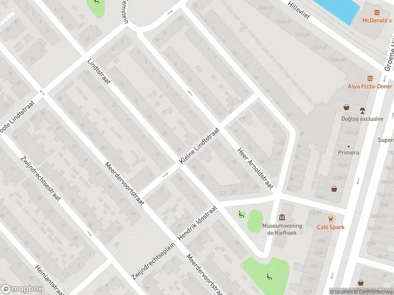 Ambulance met grote spoed naar de Kleine Lindtstraat in Rotterdam