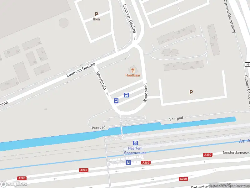 Ambulance met gepaste spoed naar de Woudplein in Haarlem