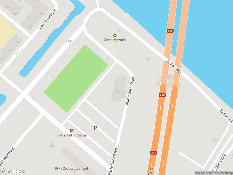 Ambulance met gepaste spoed naar de Marie Baronlaan in Amsterdam