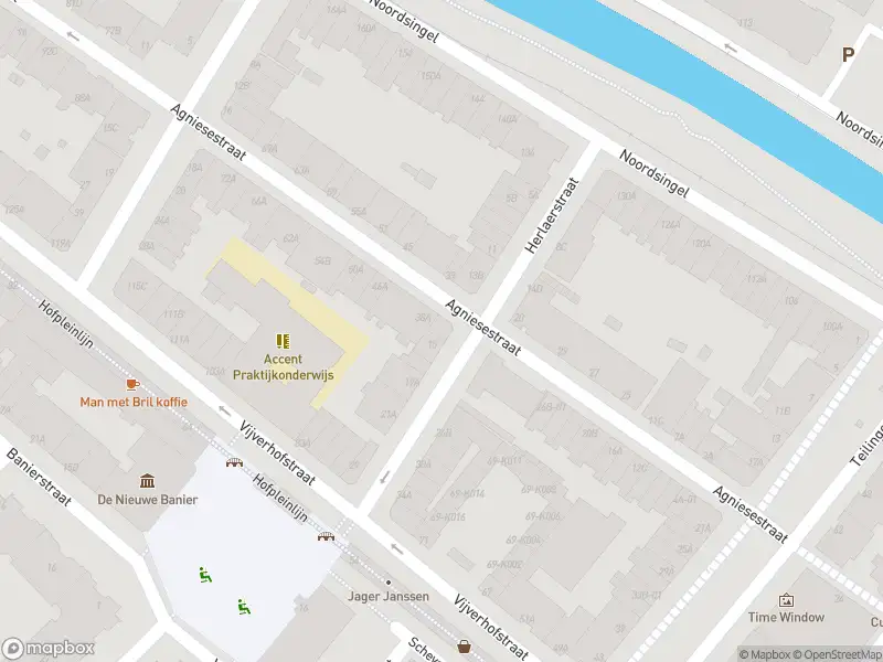 Ambulance met grote spoed naar de Agniesestraat in Rotterdam