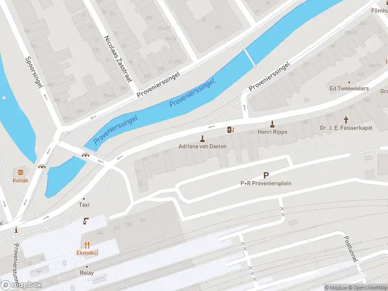 Ambulance met grote spoed naar de Proveniersplein in Rotterdam
